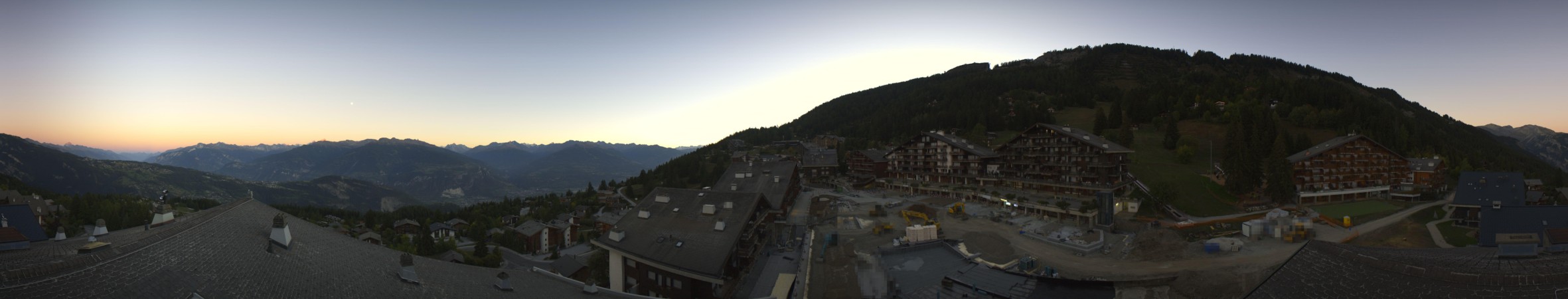 Anzère Tourisme Anzère - Village snow cam captured at 22 September 2026 at 7:39 pm GMT+2