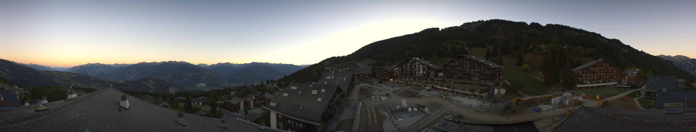 Anzère Tourisme Anzère - Village snow cam captured at 26 September 2026 at 7:33 pm GMT+2