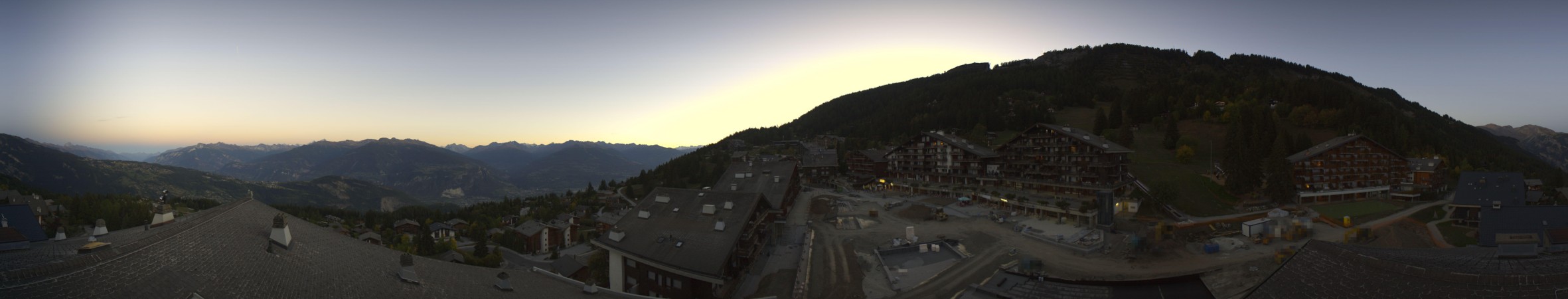 Anzère Tourisme Anzère - Village snow cam captured at 27 September 2026 at 7:33 pm GMT+2