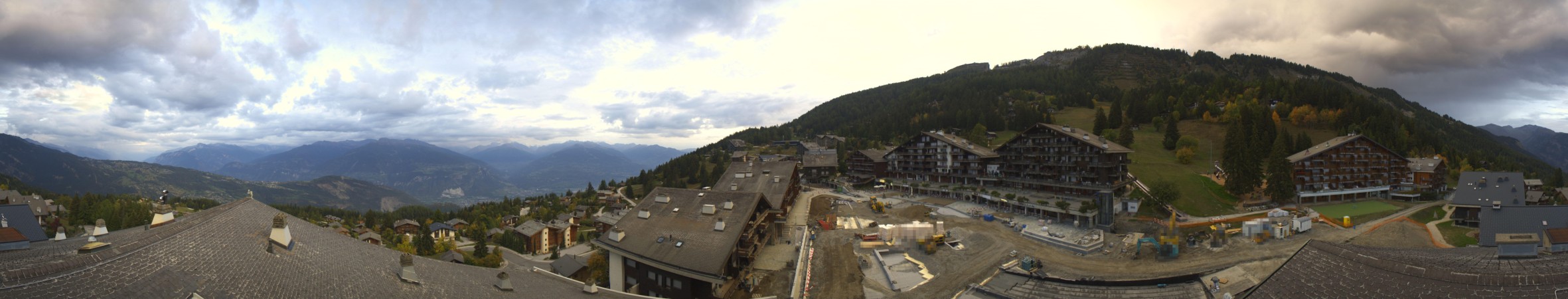 Anzère Tourisme Anzère - Village snow cam captured at 4 October 2026 at 7:04 pm GMT+2