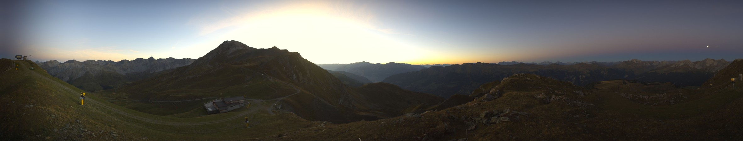 Arosa Bergbahnen Brüggerhorn snow cam captured at 25 September 2026 at 7:33 pm GMT+2