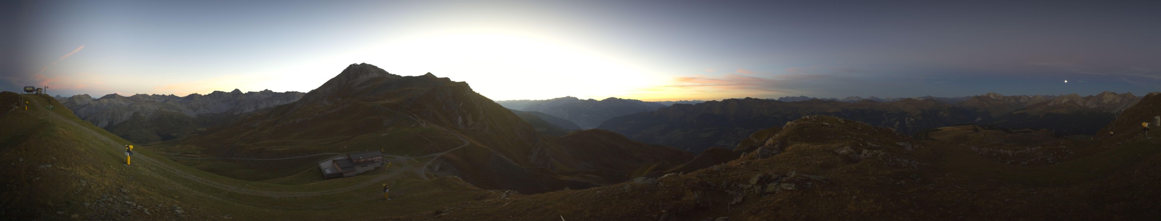 Arosa Bergbahnen Brüggerhorn snow cam captured at 26 September 2026 at 7:33 pm GMT+2