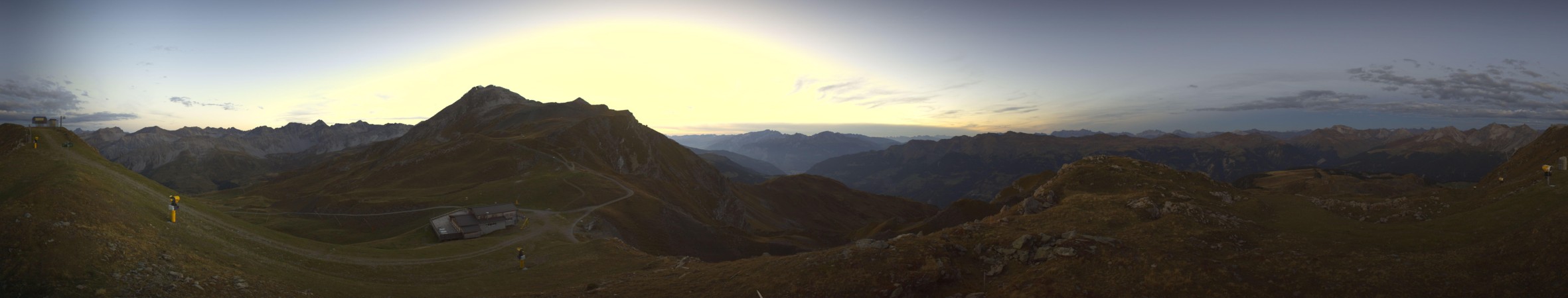 Arosa Bergbahnen Brüggerhorn snow cam captured at 28 September 2026 at 7:30 pm GMT+2