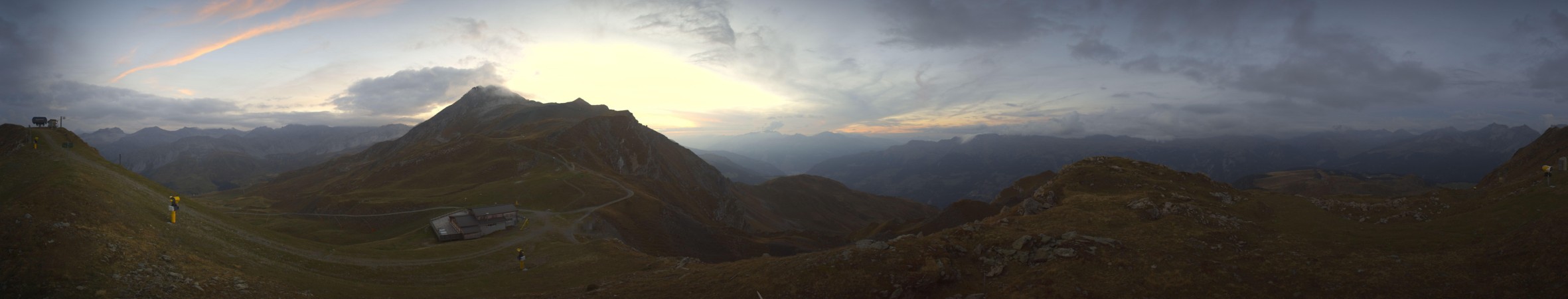 Arosa Bergbahnen Brüggerhorn snow cam captured at 3 October 2026 at 7:25 pm GMT+2