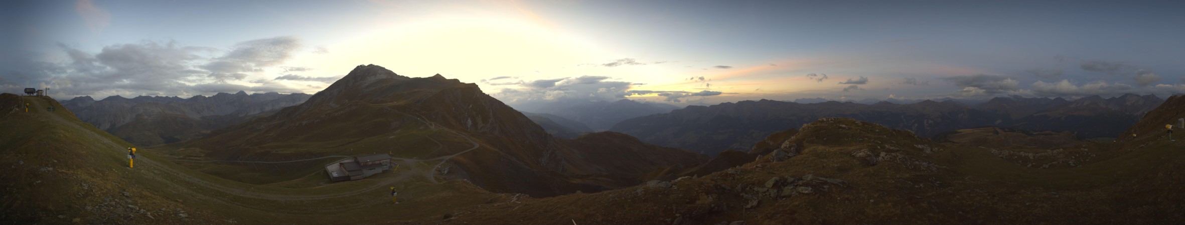 Arosa Bergbahnen Brüggerhorn snow cam captured at 4 October 2026 at 7:15 pm GMT+2