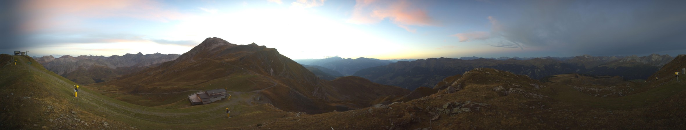 Arosa Bergbahnen Brüggerhorn snow cam captured at 5 October 2026 at 7:25 pm GMT+2
