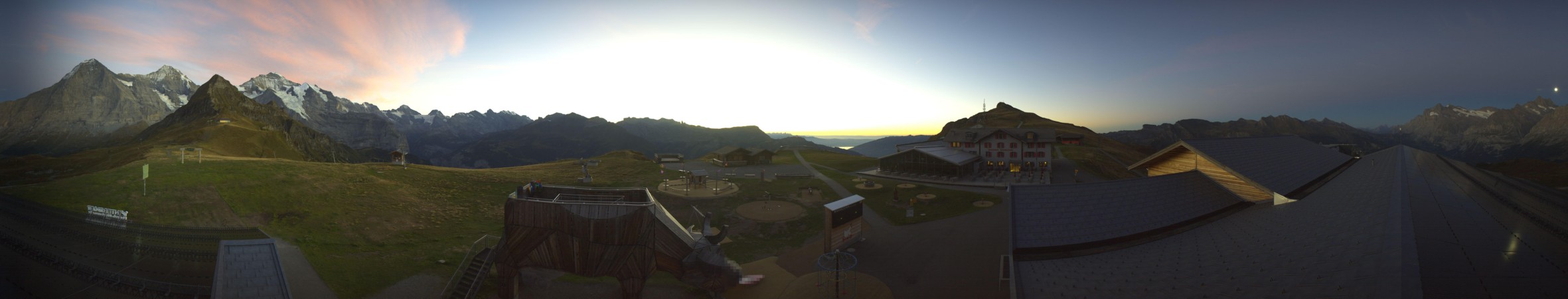 Grindelwald-Männlichen Gondelbahn AG Bergstation Männlichen snow cam captured at 25 September 2026 at 7:50 pm GMT+2