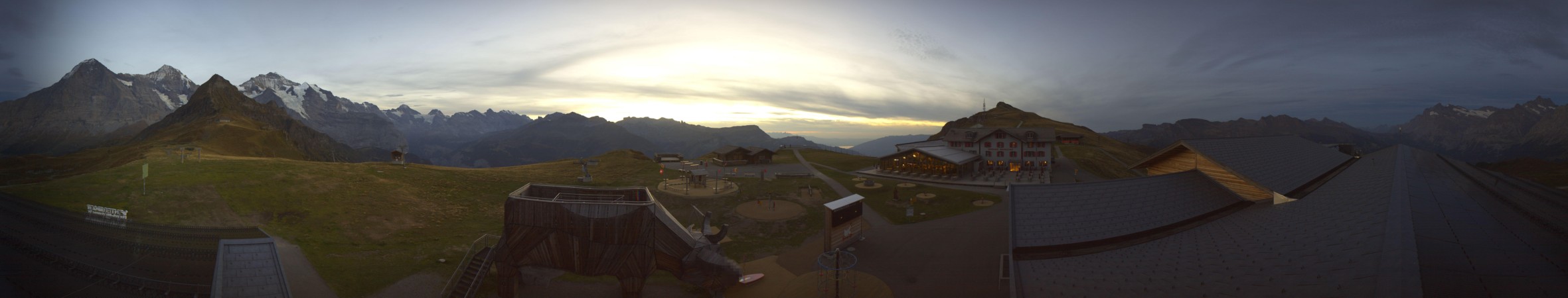 Grindelwald-Männlichen Gondelbahn AG Bergstation Männlichen snow cam captured at 28 September 2026 at 7:42 pm GMT+2
