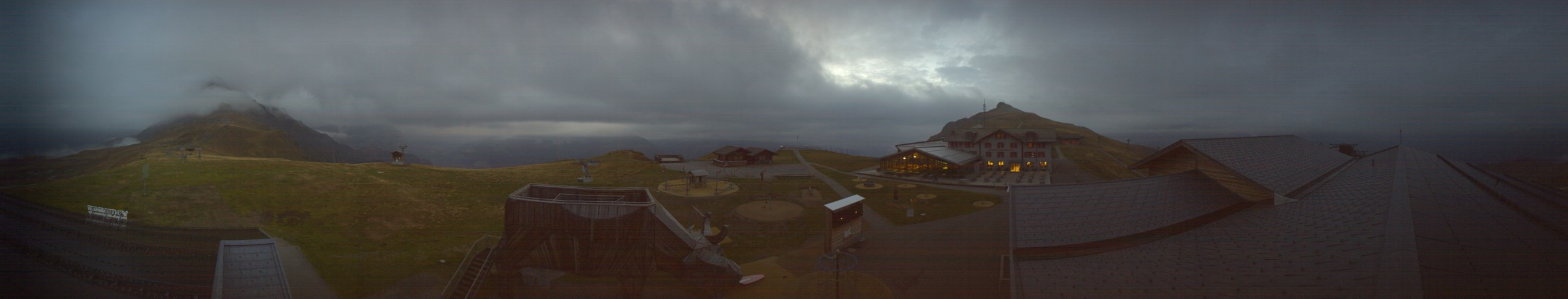 Grindelwald-Männlichen Gondelbahn AG Bergstation Männlichen snow cam captured at 1 October 2026 at 7:46 pm GMT+2