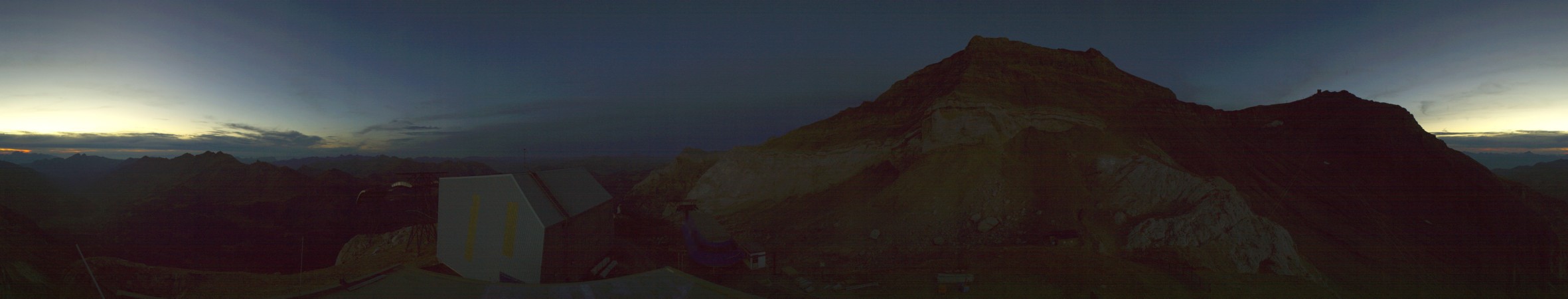 Gstaad 3000 Cabane snow cam captured at 28 September 2026 at 7:42 pm GMT+2