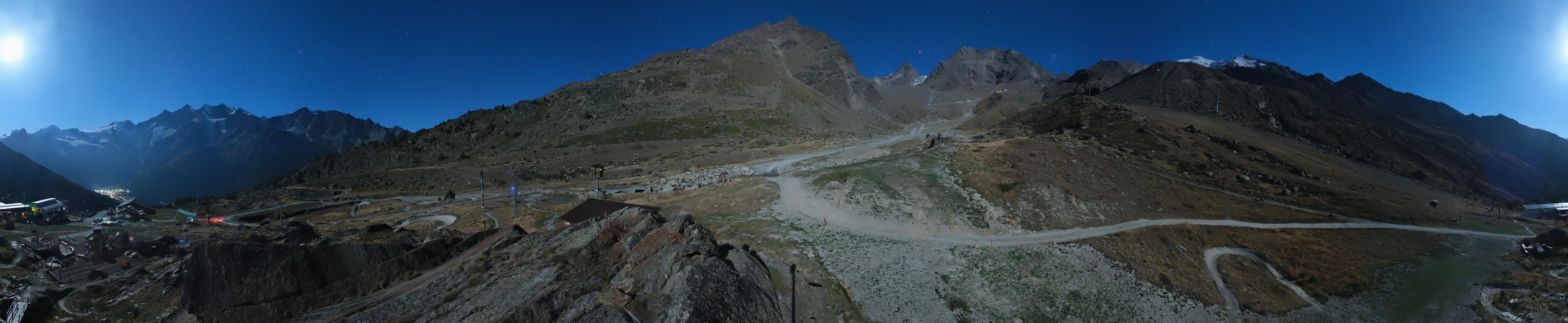 Hohsaas Bergbahnen Kreuzboden 2400m snow cam captured at 22 September 2026 at 11:55 pm GMT+2