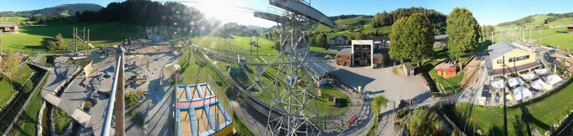 Kronberg Luftseilbahn Kronberg Talstation snow cam captured at 15 September 2026 at 6:15 pm GMT+2