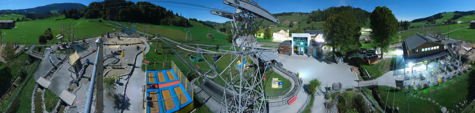 Kronberg Luftseilbahn Kronberg Talstation snow cam captured at 26 September 2026 at 11:53 pm GMT+2