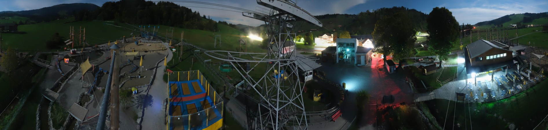 Kronberg Luftseilbahn Kronberg Talstation snow cam captured at 29 September 2026 at 11:35 pm GMT+2