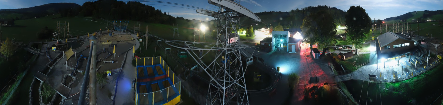 Kronberg Luftseilbahn Kronberg Talstation snow cam captured at 30 September 2026 at 11:46 pm GMT+2