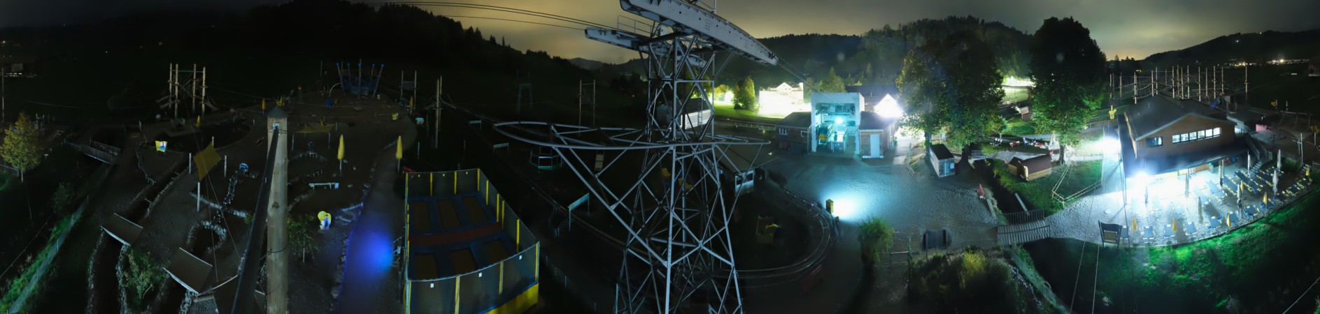 Kronberg Luftseilbahn Kronberg Talstation snow cam captured at 1 October 2026 at 11:49 pm GMT+2