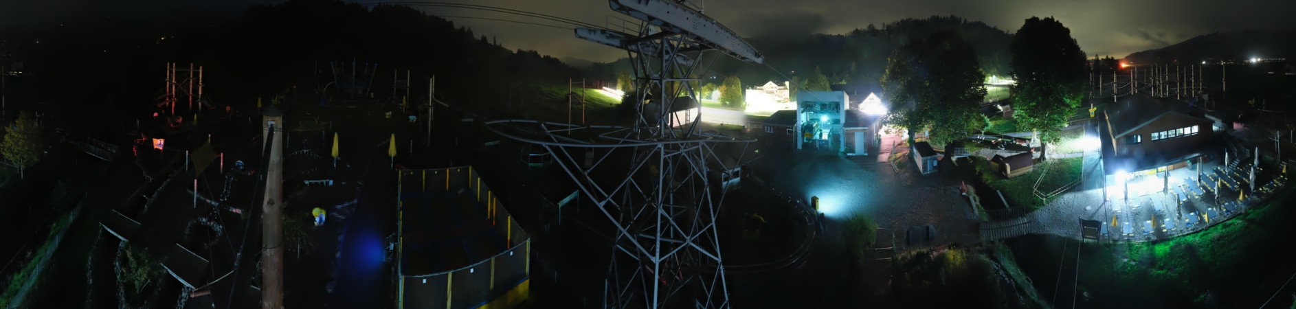 Kronberg Luftseilbahn Kronberg Talstation snow cam captured at 2 October 2026 at 11:32 pm GMT+2