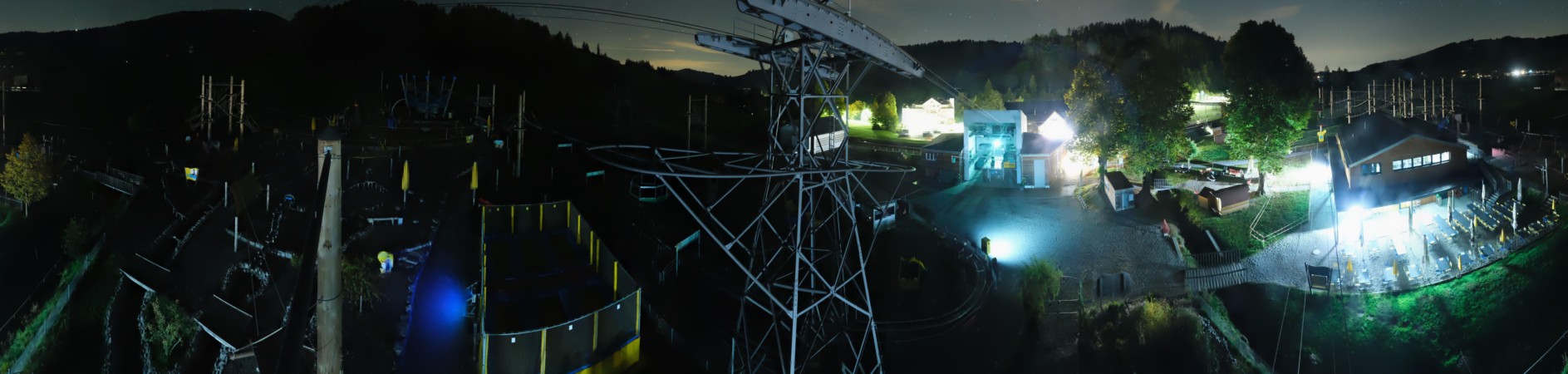 Kronberg Luftseilbahn Kronberg Talstation snow cam captured at 3 October 2026 at 11:52 pm GMT+2