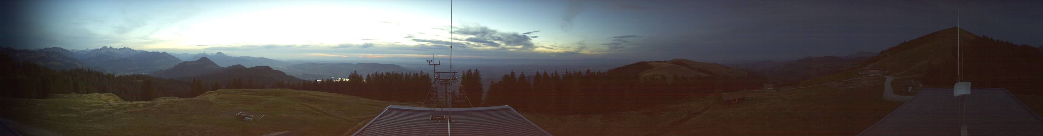 La Berra SRM La Berra snow cam captured at 28 September 2026 at 7:54 pm GMT+2