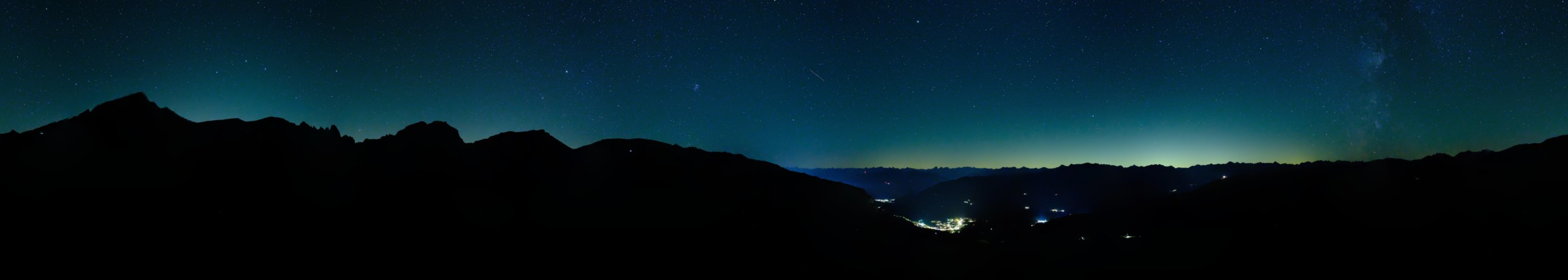 Laax Flims Falera - Weisse Arena Mutta Rodunda snow cam captured at 14 September 2026 at 11:44 pm GMT+2
