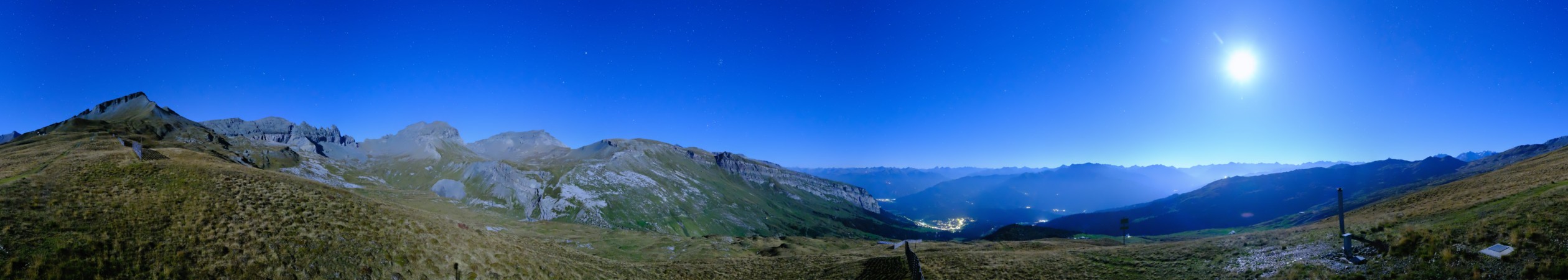 Laax Flims Falera - Weisse Arena Mutta Rodunda snow cam captured at 22 September 2026 at 11:56 pm GMT+2