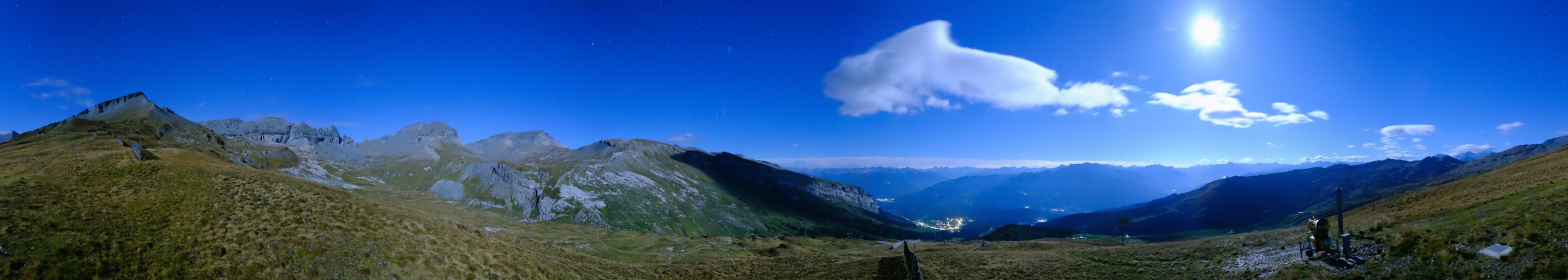 Laax Flims Falera - Weisse Arena Mutta Rodunda snow cam captured at 23 September 2026 at 11:57 pm GMT+2