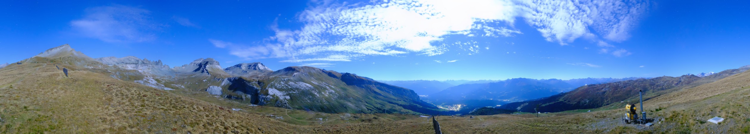 Laax Flims Falera - Weisse Arena Mutta Rodunda snow cam captured at 27 September 2026 at 11:52 pm GMT+2