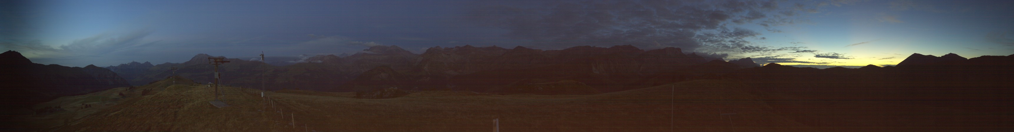 Lenk Bergbahnen Betelberg snow cam captured at 3 October 2026 at 7:49 pm GMT+2