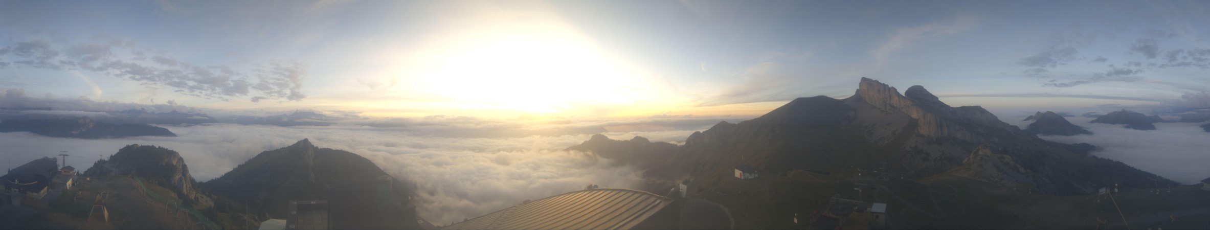 Leysin Télé La Berneuse - Kuklos snow cam captured at 2 October 2026 at 7:19 pm GMT+2