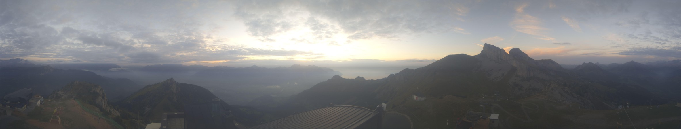 Leysin Télé La Berneuse - Kuklos snow cam captured at 3 October 2026 at 7:09 pm GMT+2