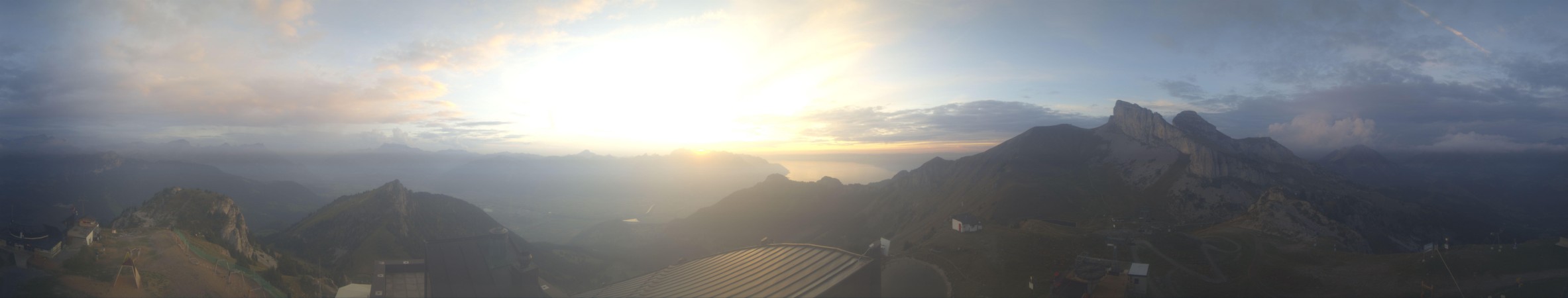 Leysin Télé La Berneuse - Kuklos snow cam captured at 4 October 2026 at 7:17 pm GMT+2