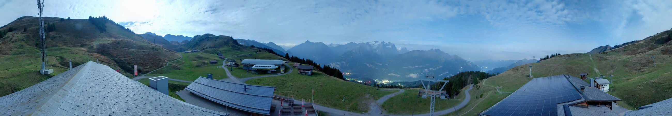 Meiringen Hasliberg Bergbahnen Meiringen Hasliberg - Käserstatt snow cam captured at 30 September 2026 at 11:47 pm GMT+2