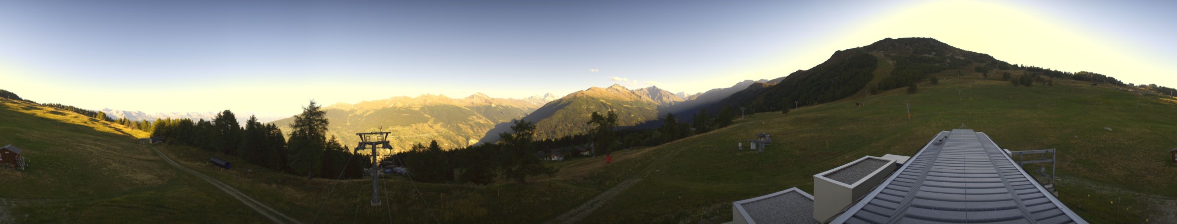 Télé Thyon SA Snowpark - Thyon snow cam captured at 15 September 2026 at 6:10 pm GMT+2