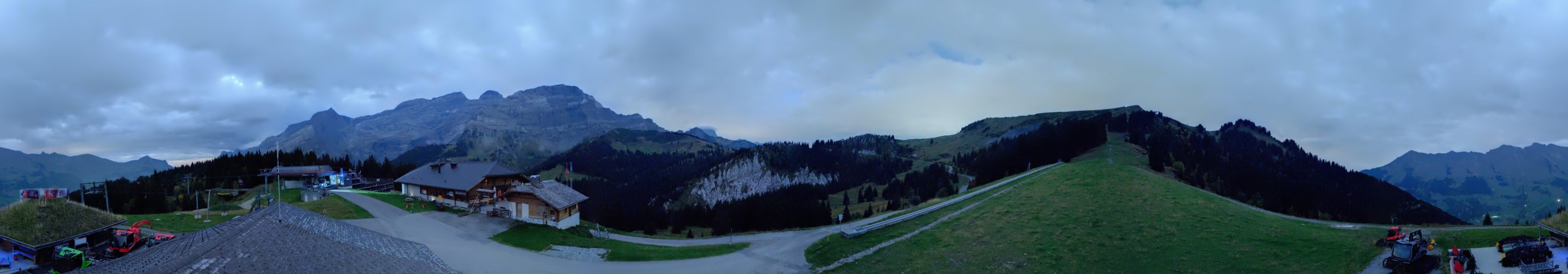 Télé Villars Gryon Diablerets Les Diablerets - Les Mazots snow cam captured at 30 September 2026 at 11:36 pm GMT+2