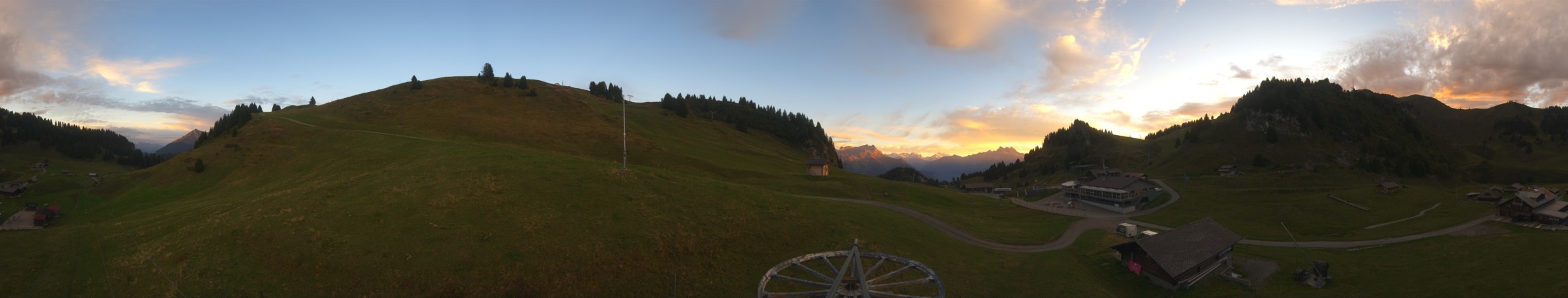 Télé Villars Gryon Diablerets Villars - Bretaye snow cam captured at 13 September 2026 at 7:55 pm GMT+2