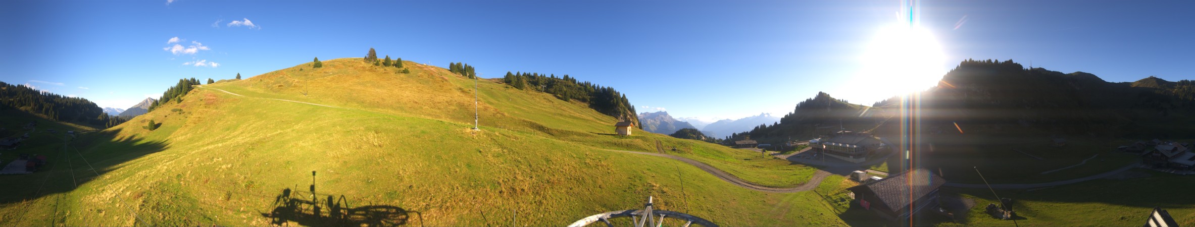 Télé Villars Gryon Diablerets Villars - Bretaye snow cam captured at 15 September 2026 at 6:10 pm GMT+2