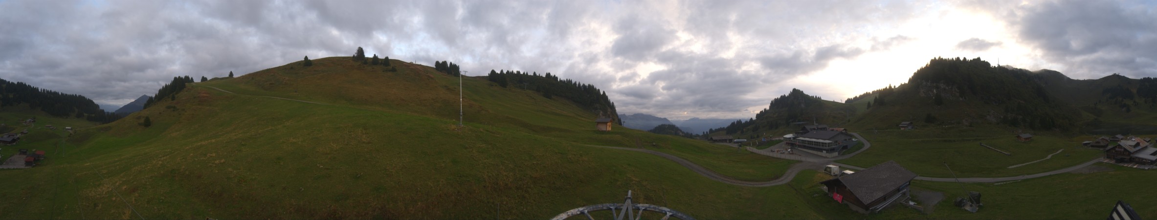 Télé Villars Gryon Diablerets Villars - Bretaye snow cam captured at 17 September 2026 at 7:31 pm GMT+2