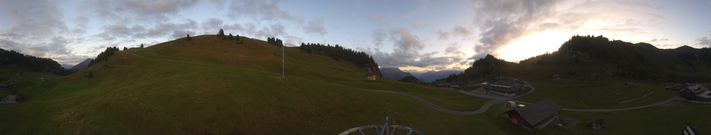 Télé Villars Gryon Diablerets Villars - Bretaye snow cam captured at 18 September 2026 at 7:43 pm GMT+2