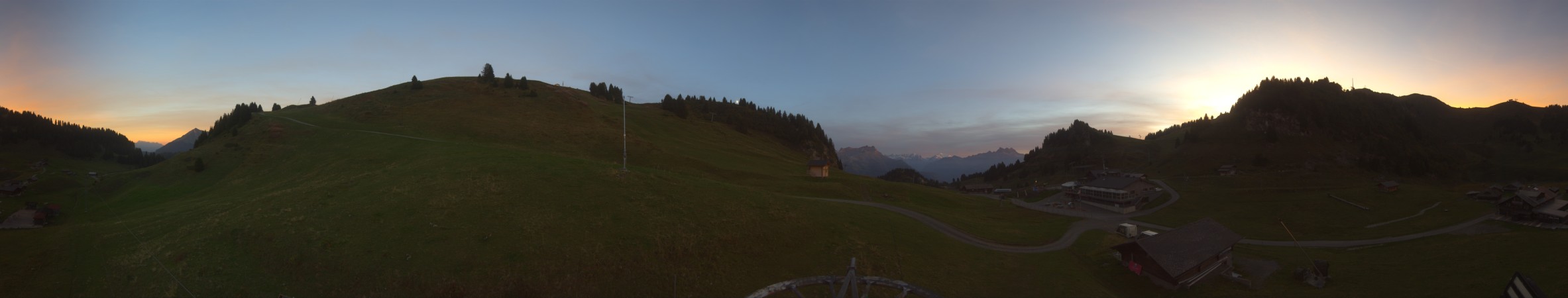 Télé Villars Gryon Diablerets Villars - Bretaye snow cam captured at 21 September 2026 at 7:50 pm GMT+2