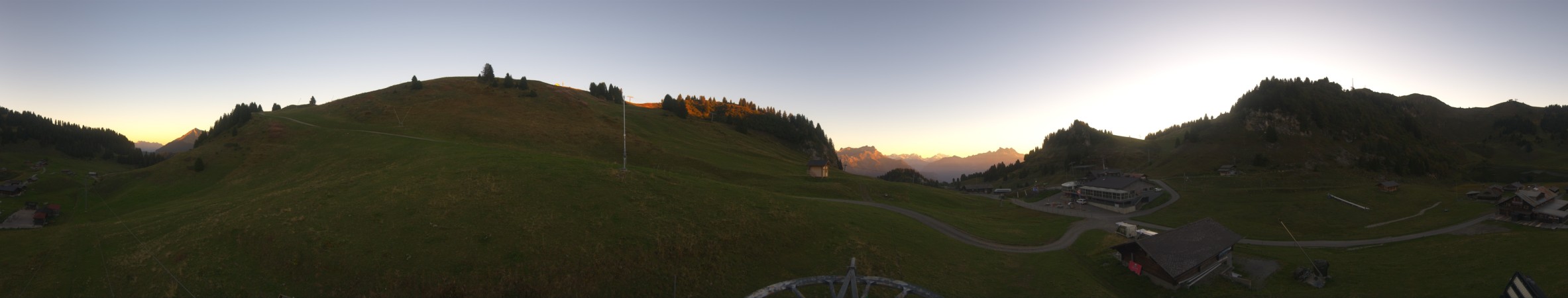 Télé Villars Gryon Diablerets Villars - Bretaye snow cam captured at 22 September 2026 at 7:35 pm GMT+2