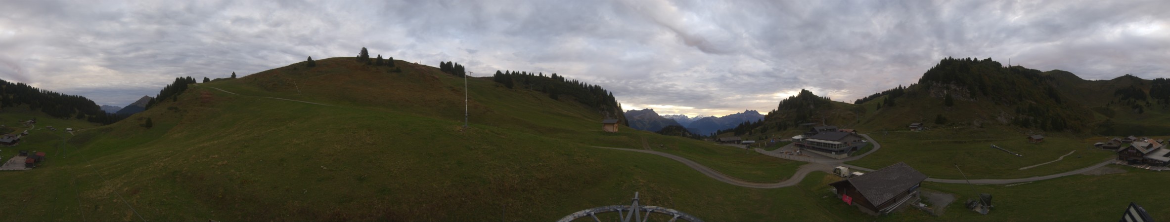 Télé Villars Gryon Diablerets Villars - Bretaye snow cam captured at 24 September 2026 at 7:10 pm GMT+2