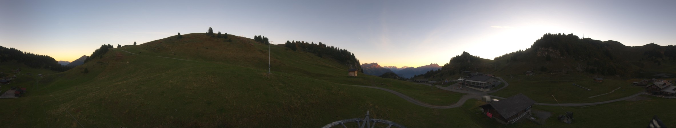 Télé Villars Gryon Diablerets Villars - Bretaye snow cam captured at 25 September 2026 at 7:34 pm GMT+2