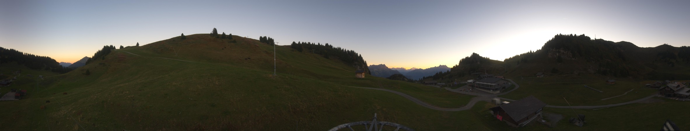 Télé Villars Gryon Diablerets Villars - Bretaye snow cam captured at 26 September 2026 at 7:36 pm GMT+2