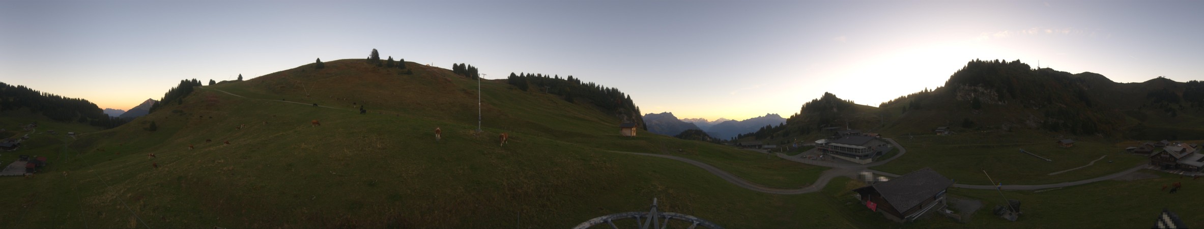 Télé Villars Gryon Diablerets Villars - Bretaye snow cam captured at 27 September 2026 at 7:24 pm GMT+2