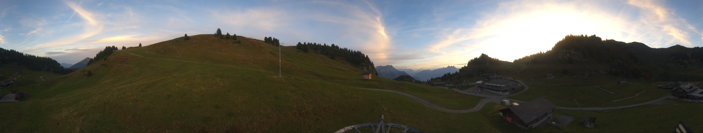 Télé Villars Gryon Diablerets Villars - Bretaye snow cam captured at 28 September 2026 at 7:17 pm GMT+2