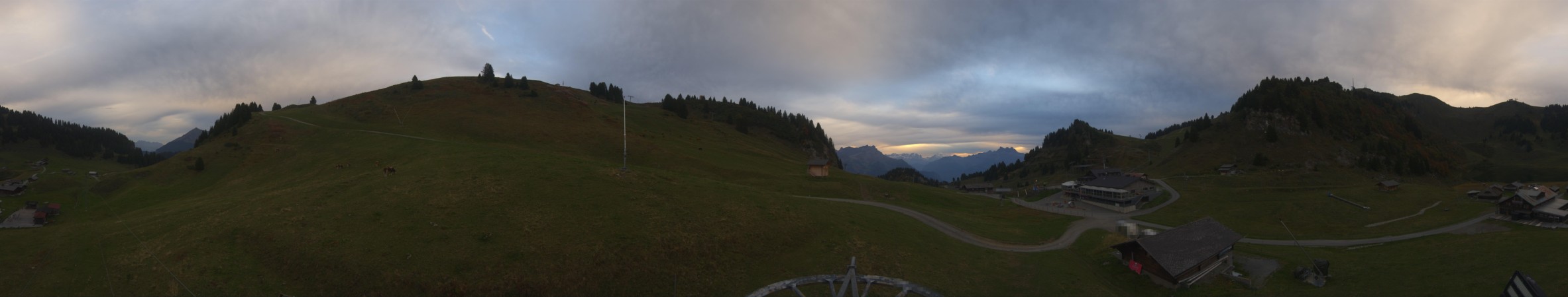 Télé Villars Gryon Diablerets Villars - Bretaye snow cam captured at 29 September 2026 at 7:16 pm GMT+2