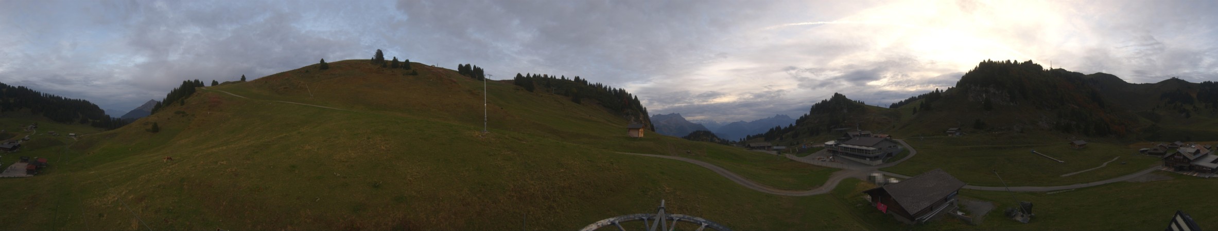 Télé Villars Gryon Diablerets Villars - Bretaye snow cam captured at 30 September 2026 at 7:21 pm GMT+2