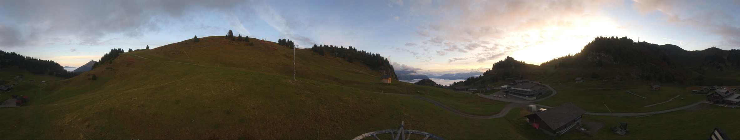 Télé Villars Gryon Diablerets Villars - Bretaye snow cam captured at 2 October 2026 at 7:15 pm GMT+2