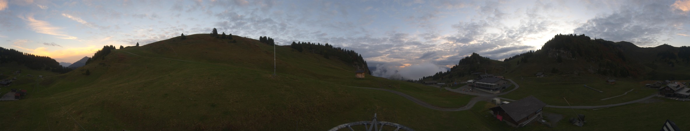 Télé Villars Gryon Diablerets Villars - Bretaye snow cam captured at 3 October 2026 at 7:10 pm GMT+2