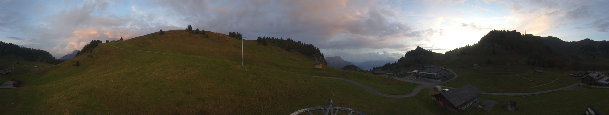 Télé Villars Gryon Diablerets Villars - Bretaye snow cam captured at 4 October 2026 at 7:14 pm GMT+2